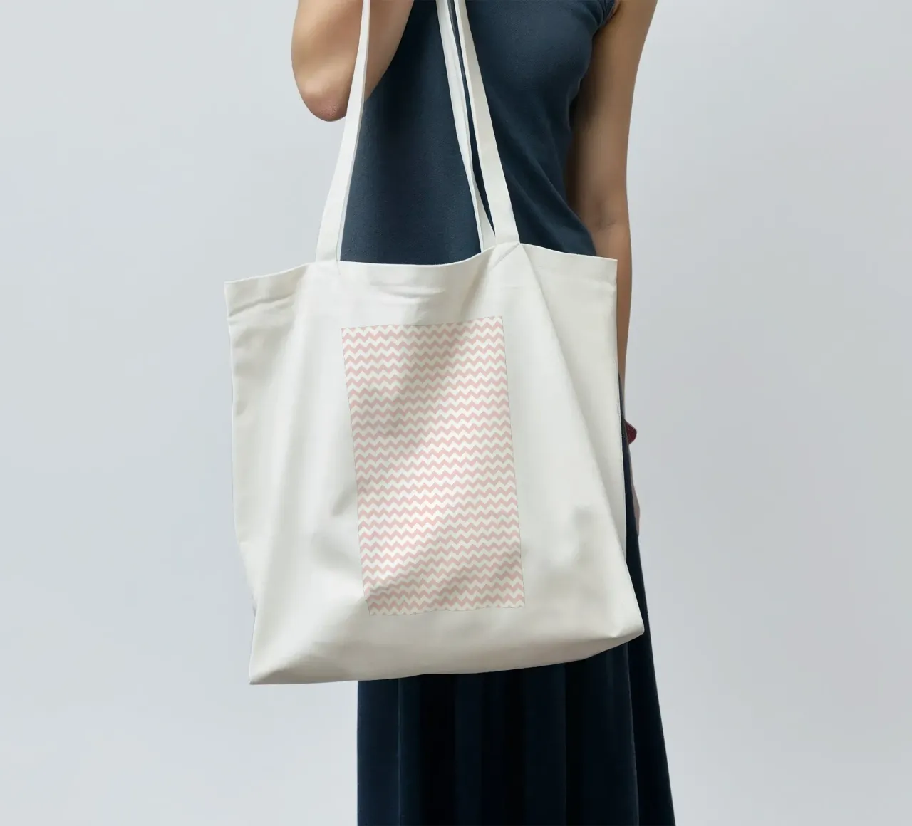 Minimal Basic Simple Chevron Pattern | Dusty Pink and White (Rosa e Bianco) borsa in juta da Beauty in Simplicity