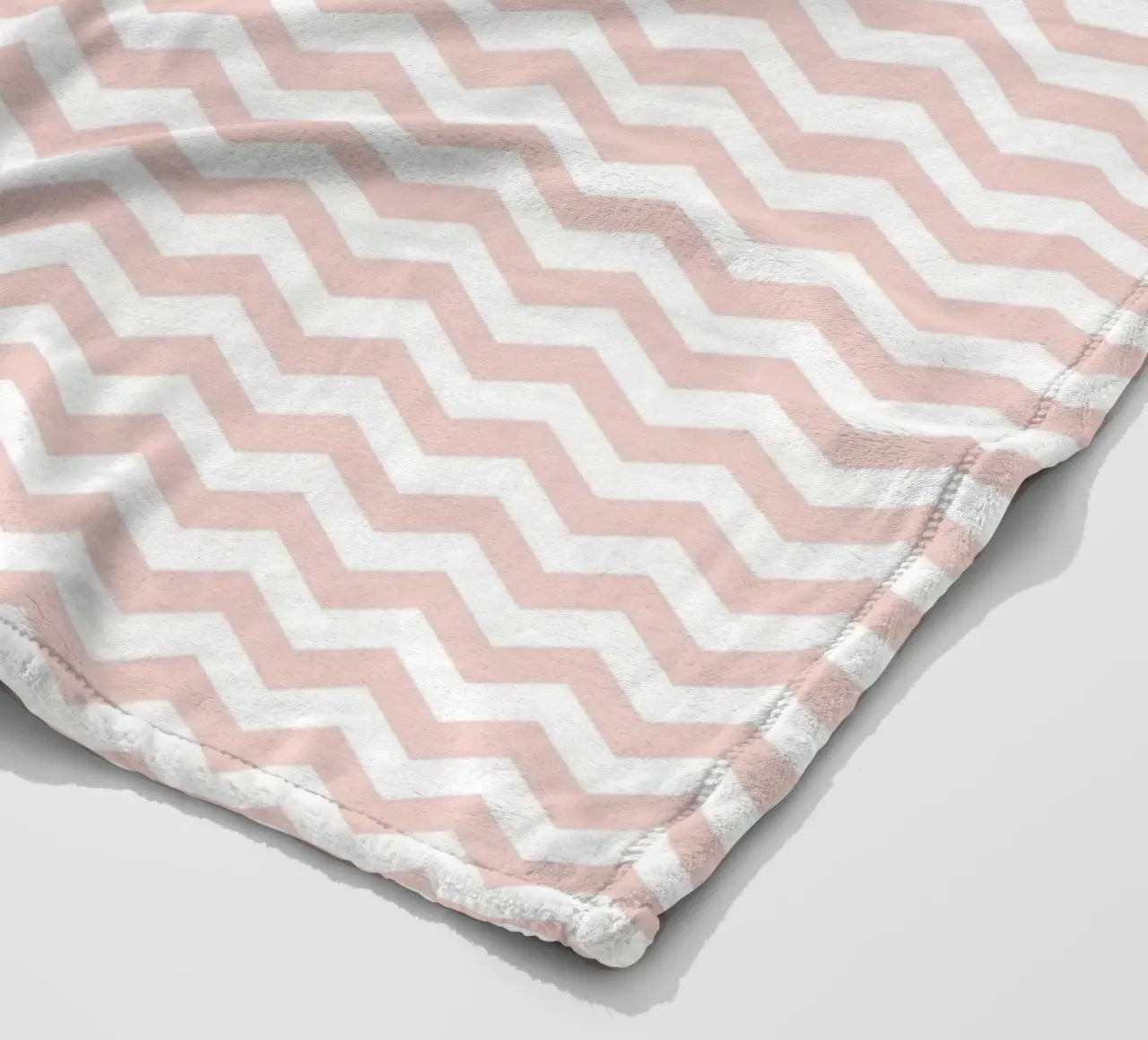 Minimal Basic Simple Chevron Pattern | Dusty Pink and White (Rosa e Bianco) coperta in pile da Beauty in Simplicity