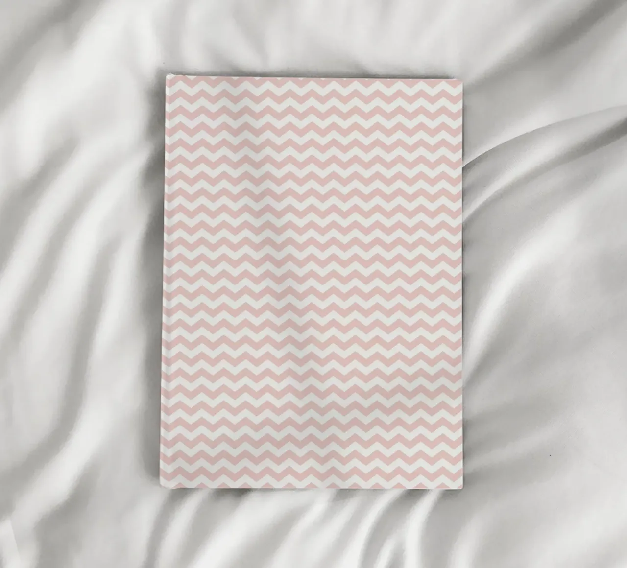 Minimalistisches einfaches Chevron-Muster | Staubiges Rosa und Weiß Notizbuch von Beauty in Simplicity