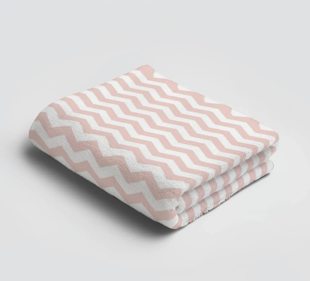 Minimalistisches einfaches Chevron-Muster | Staubiges Rosa und Weiß Handtuch von Beauty in Simplicity