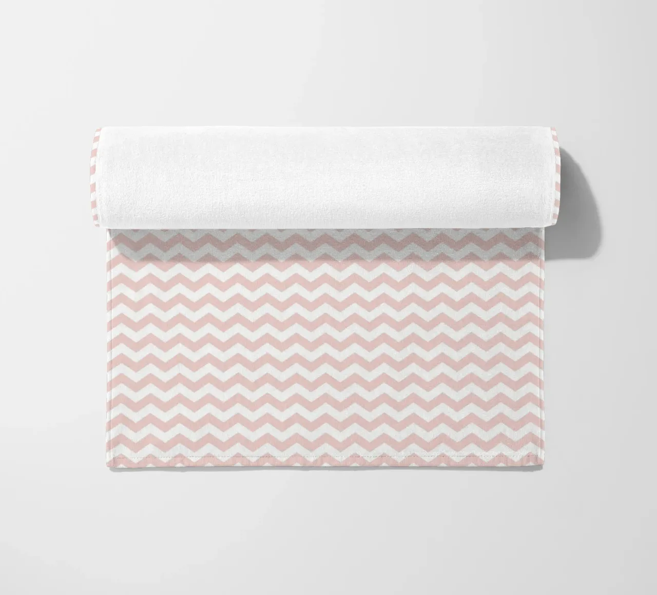 Minimal Basic Simple Chevron Pattern | Dusty Pink and White (Rosa e Bianco) telo mare da Beauty in Simplicity