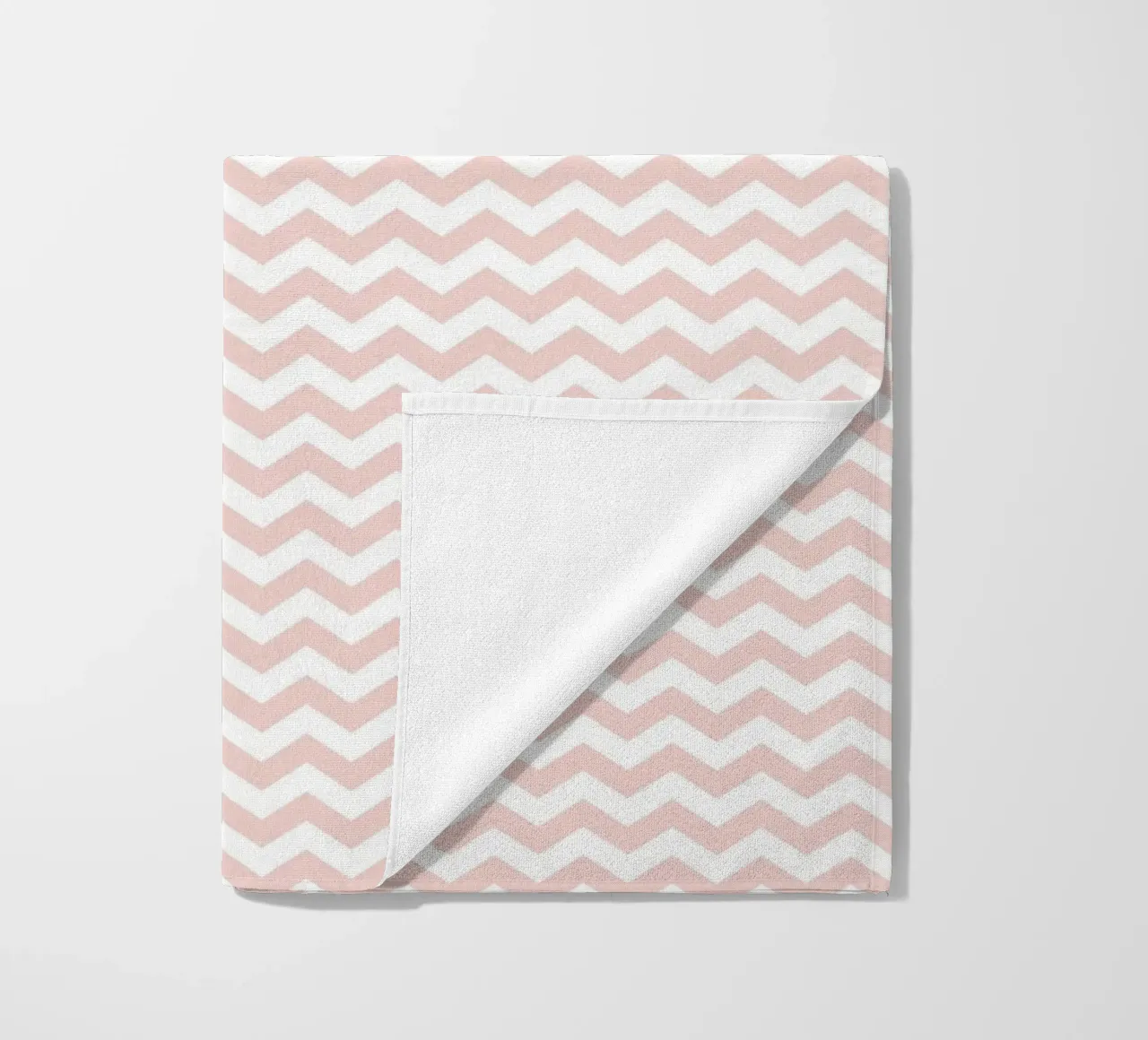 Minimal Basic Simple Chevron Pattern | Dusty Pink and White (Rosa e Bianco) telo mare da Beauty in Simplicity
