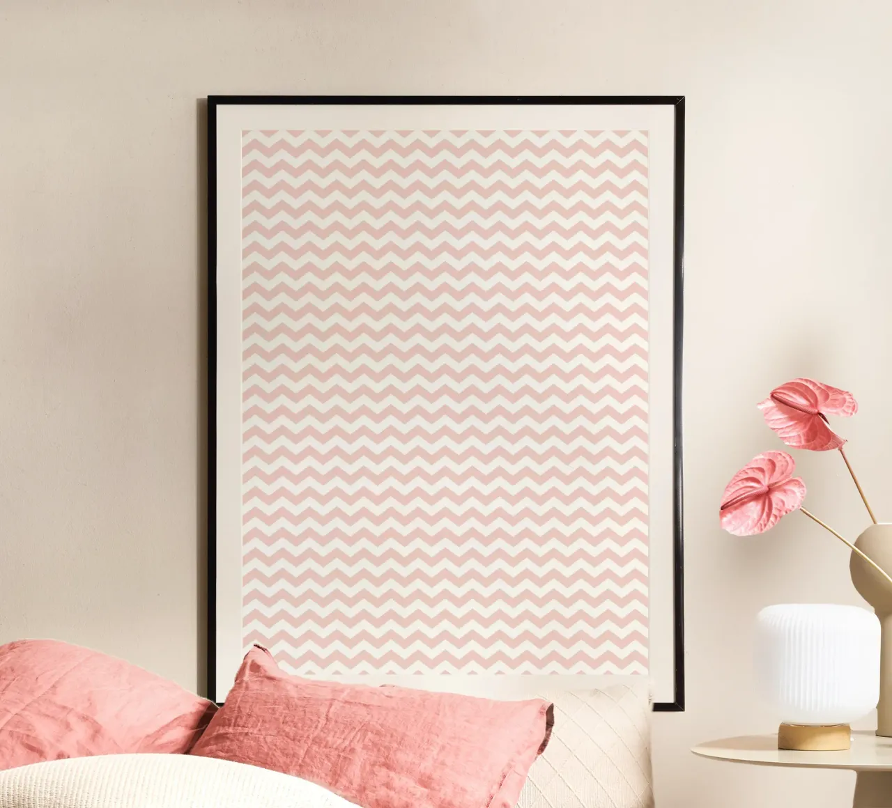 Minimal Basic Simple Chevron Pattern | Dusty Pink and White (Rosa e Bianco) poster con telaio in legno da Beauty in Simplicity