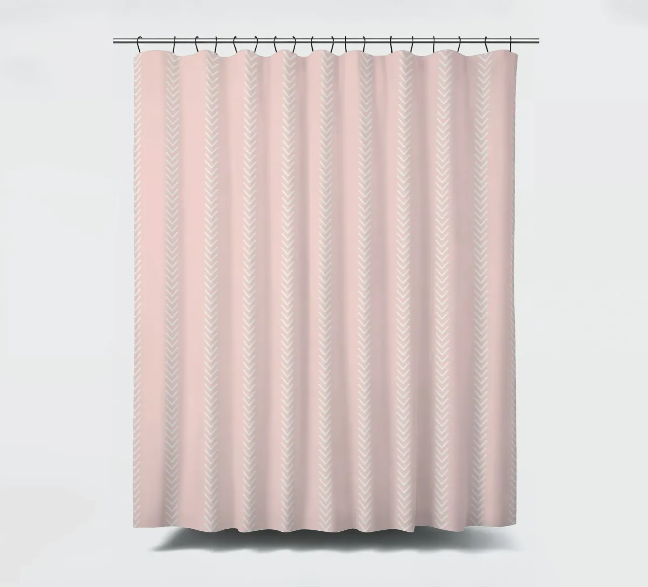 Frecce classiche minimali a strisce, bianche su rosa cipria tenda da doccia da Beauty in Simplicity