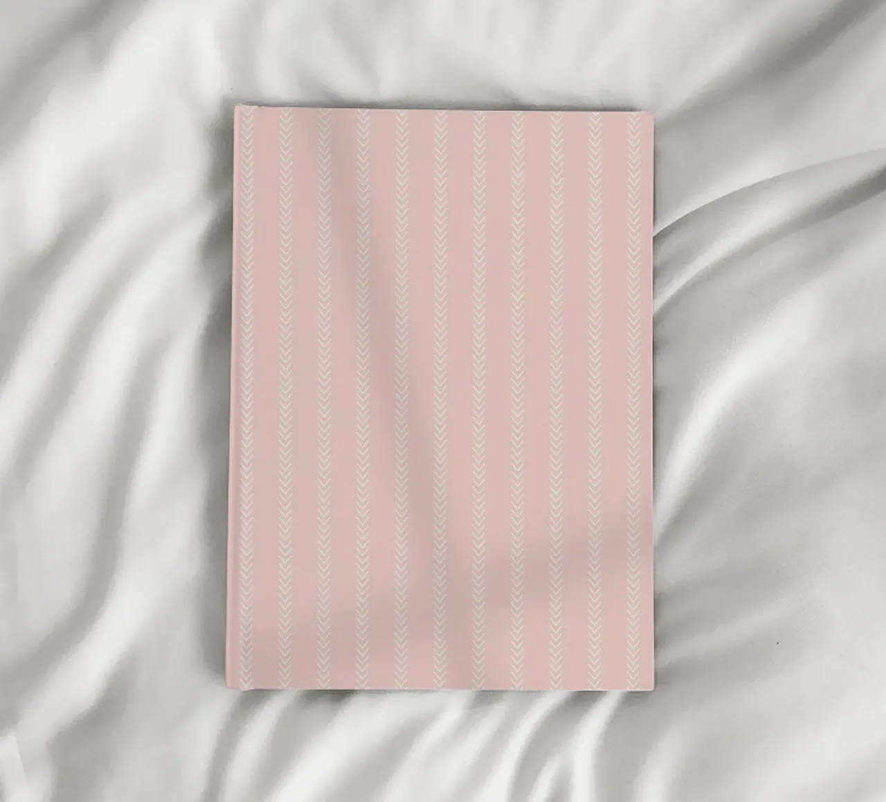 Frecce classiche minimali a strisce, bianche su rosa cipria diario da Beauty in Simplicity
