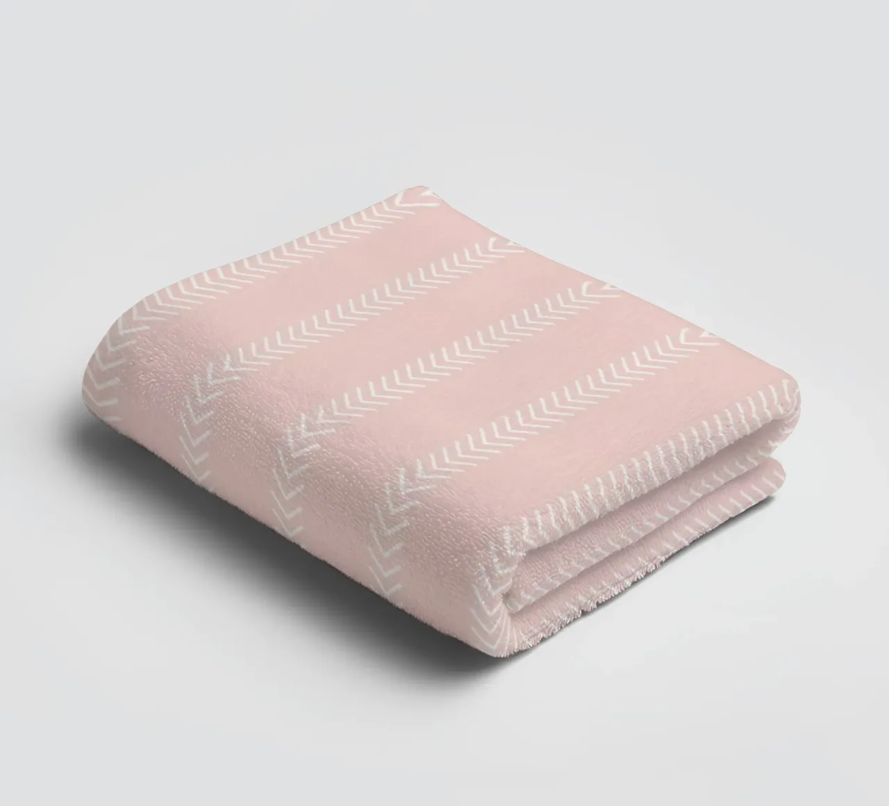 Frecce classiche minimali a strisce, bianche su rosa cipria asciugamano da bagno da Beauty in Simplicity