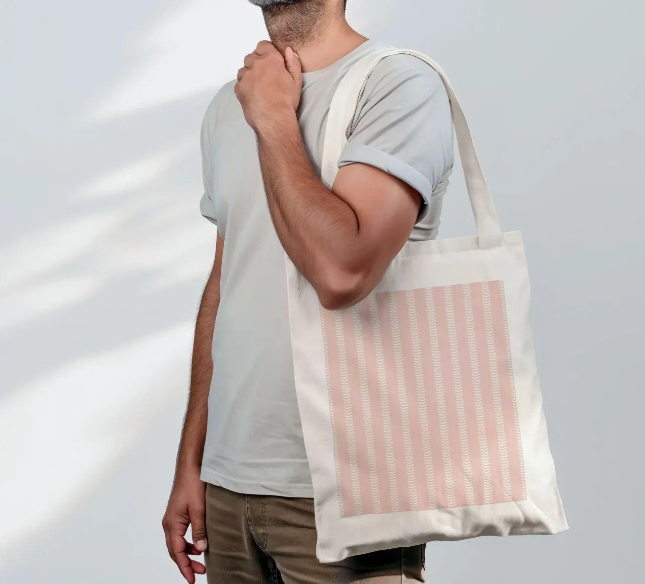 Frecce a strisce minimaliste di base in tela di fango, bianco su rosa pallido borsa in juta da Beauty in Simplicity