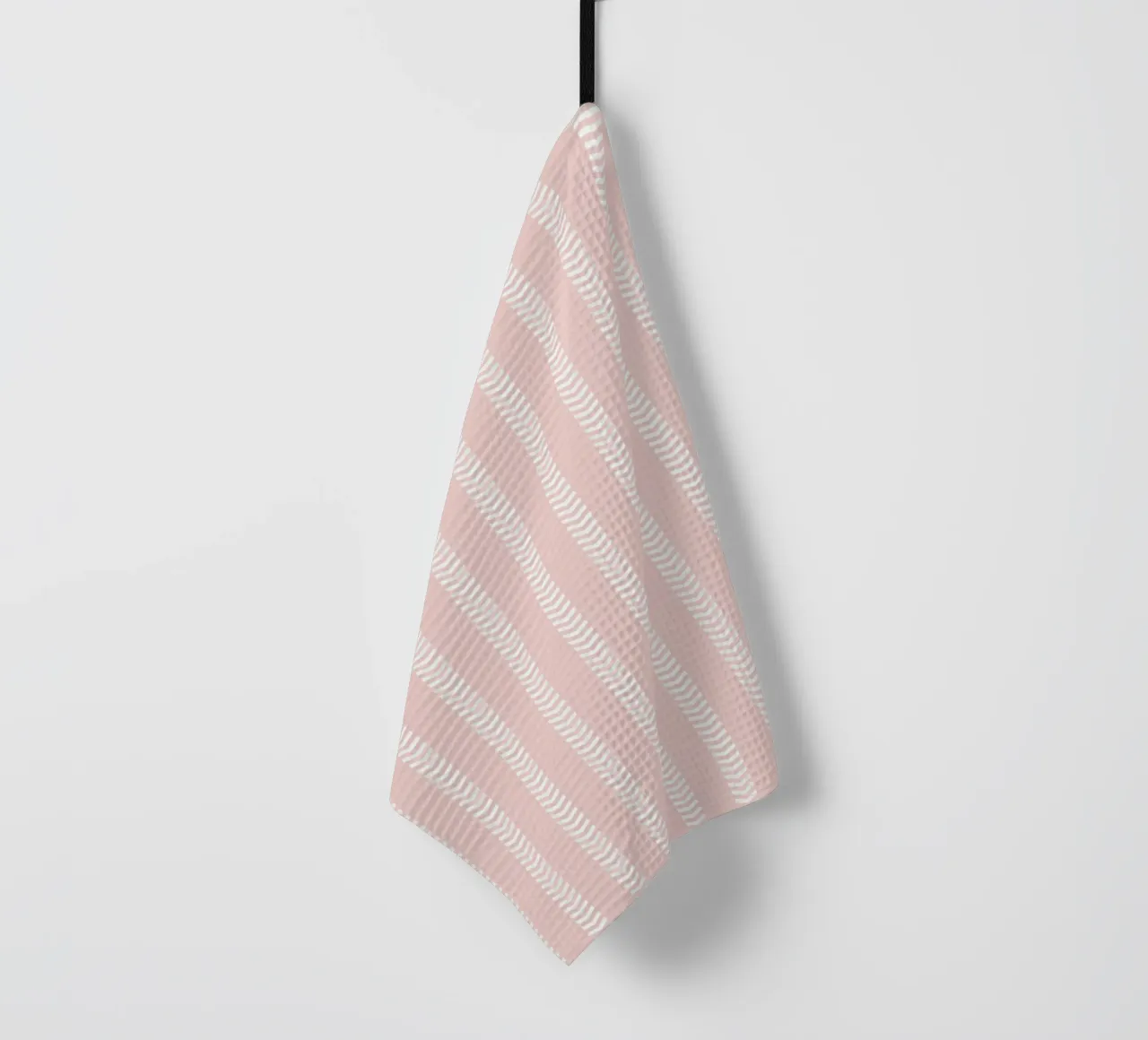 Frecce a strisce minimaliste di base in tela di fango, bianco su rosa pallido canovaccio da cucina da Beauty in Simplicity