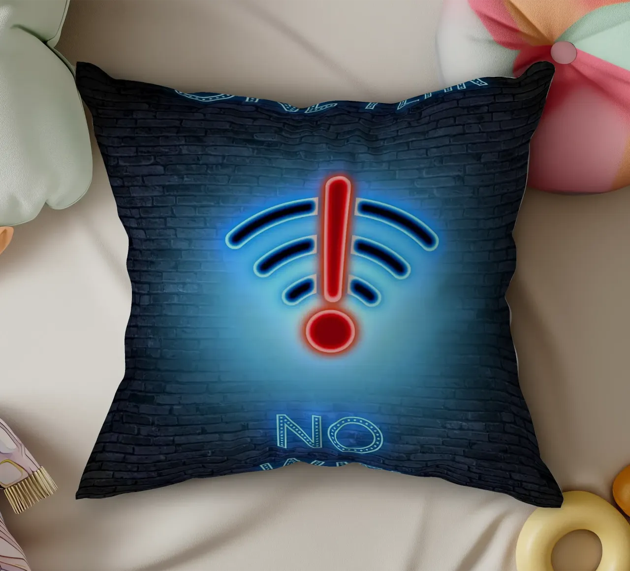 NO WIFI cuscino da Charlotte Gagnon