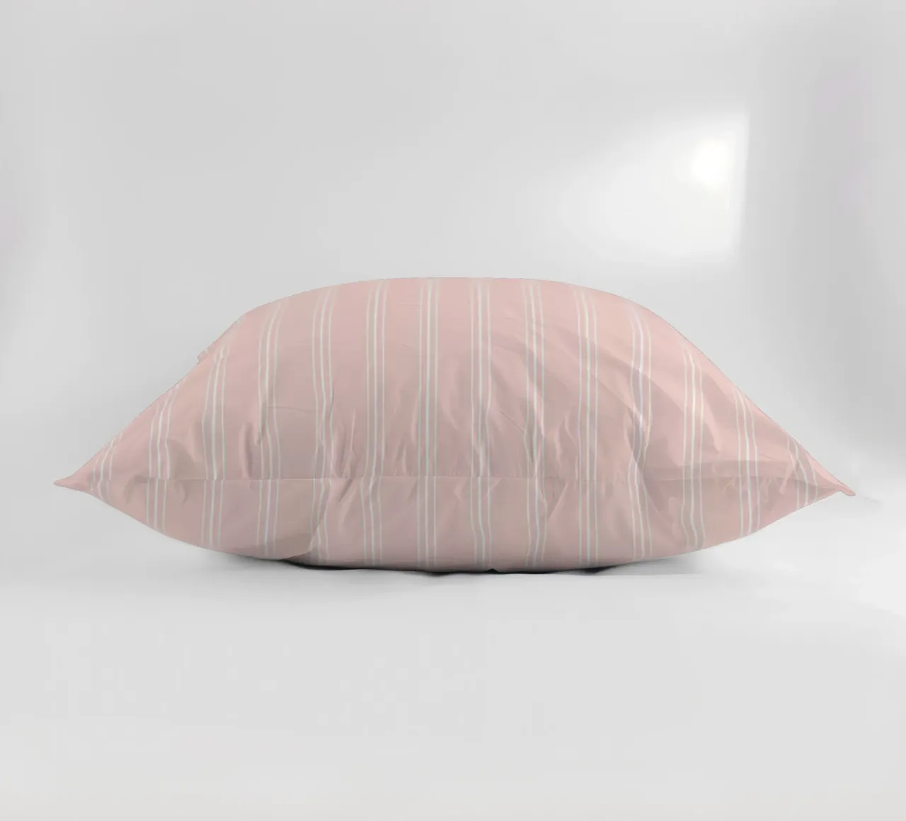 Classico scandinavo a strisce miste, bianco su polvere di frassino cuscino da Beauty in Simplicity