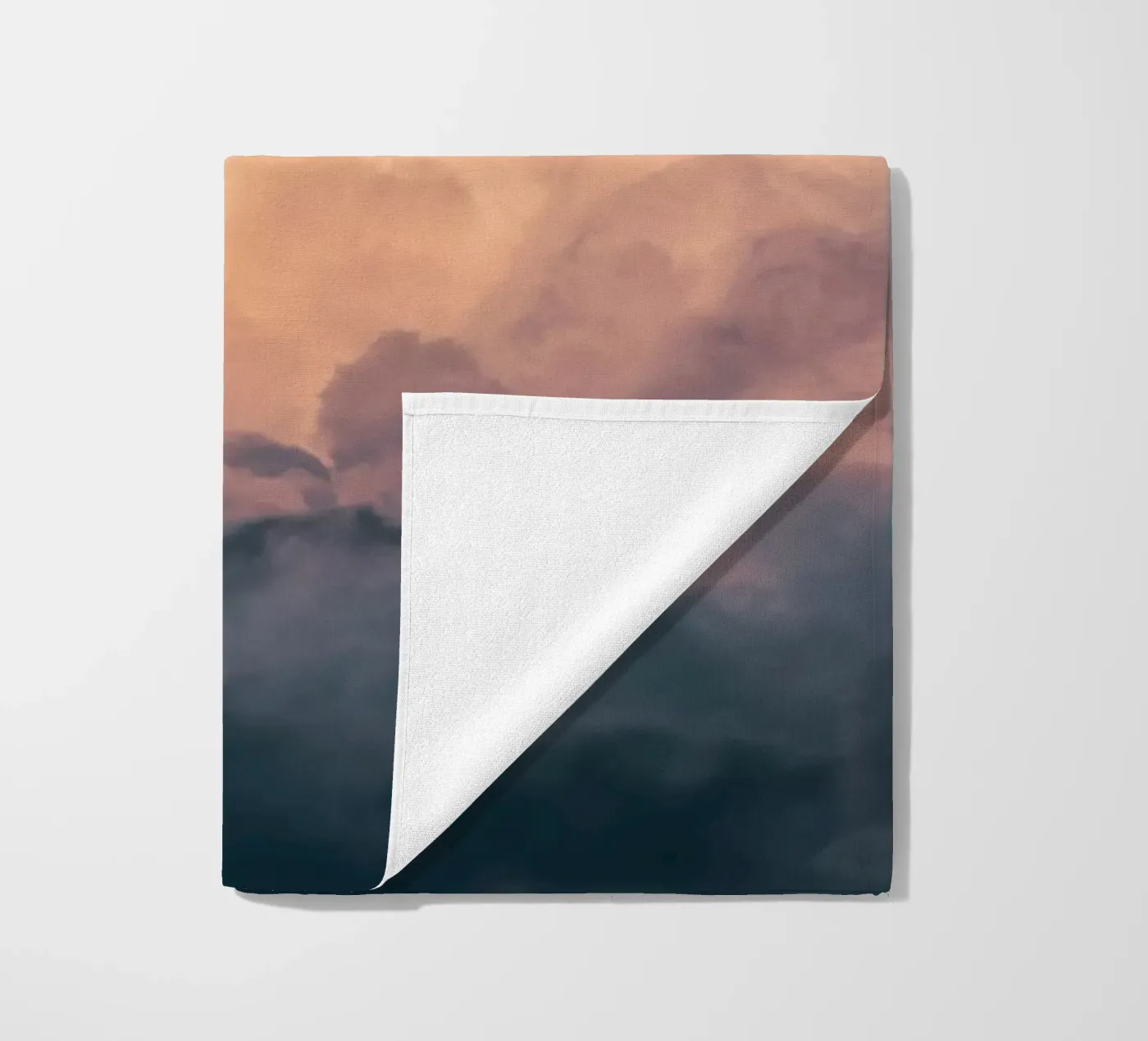 Clouds #8 Strandtuch von Tal Paz-Fridman