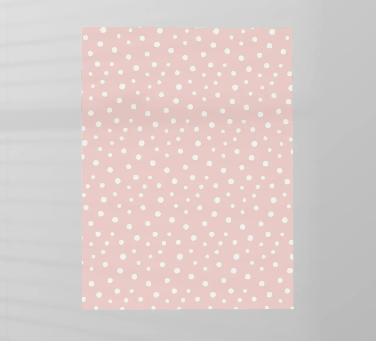 Minimal Chic disegnato a mano a pois bianchi su polvere di frassino pellicola backlit da Beauty in Simplicity