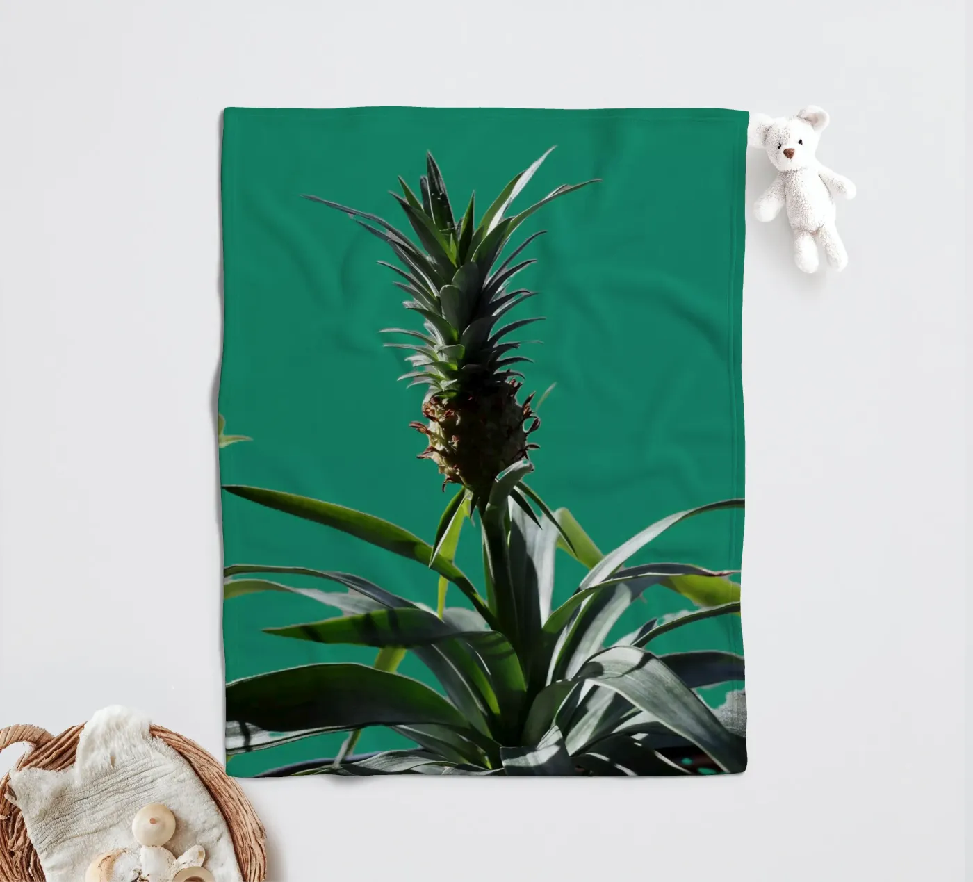 The pineapple fleece blanket by Alexandra Joseph Fotomomente