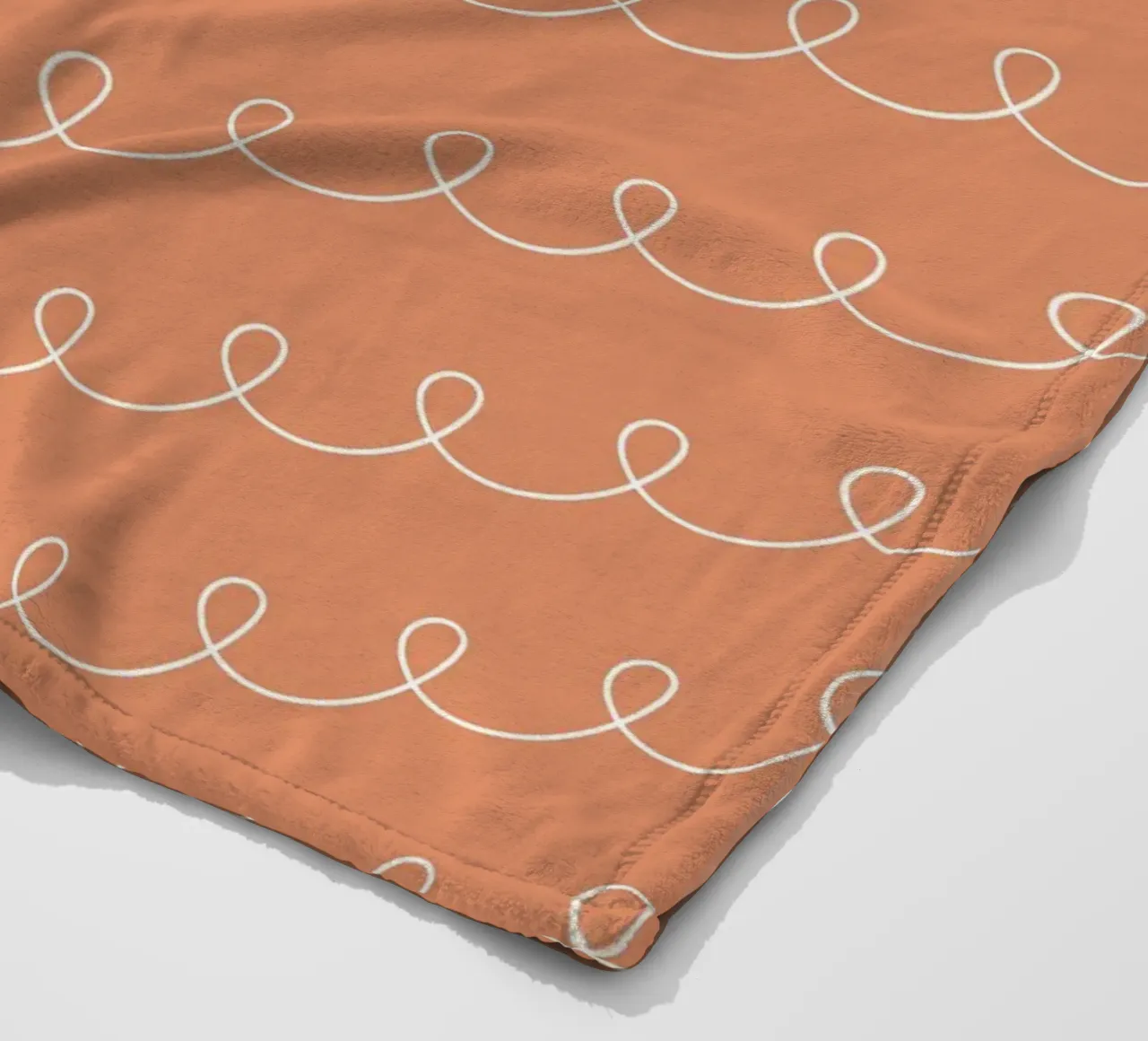 Disegno di linee geometriche ad anello 2 | Bianco su terracotta coperta in pile da Beauty in Simplicity