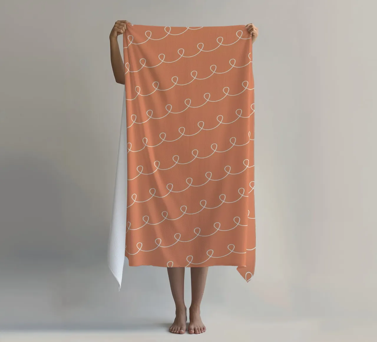 Disegno di linee geometriche ad anello 2 | Bianco su terracotta telo mare da Beauty in Simplicity