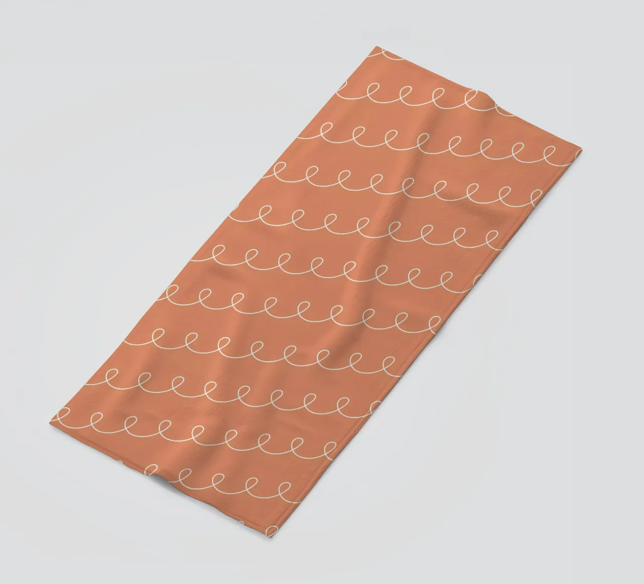 Disegno di linee geometriche ad anello 2 | Bianco su terracotta telo mare da Beauty in Simplicity
