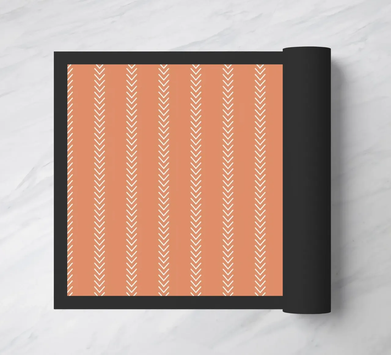 Frecce minime a strisce classiche, bianche su arancione terracotta zerbino da Beauty in Simplicity