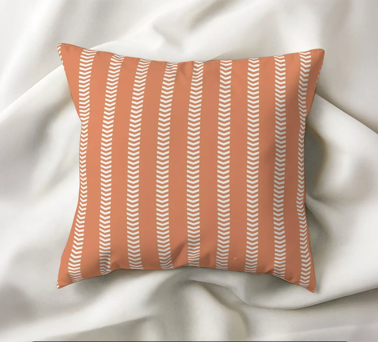 Basic Mudcloth Frecce a strisce | Bianco su arancione terracotta cuscino da Beauty in Simplicity