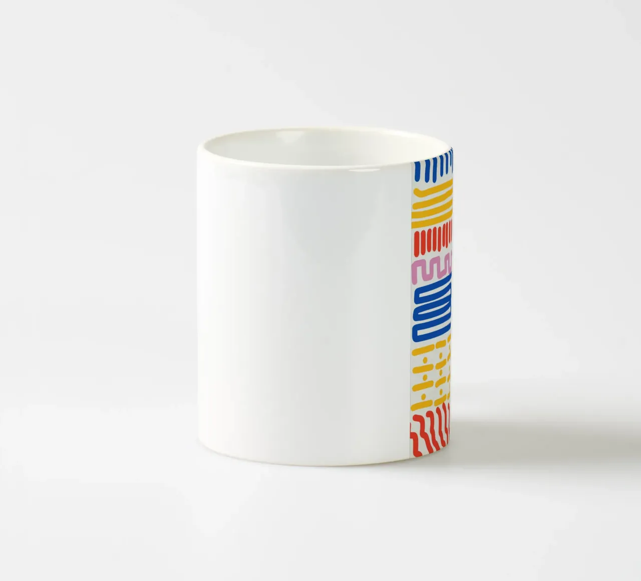 Disegno di linee e colori tazza in ceramica da Little Dean