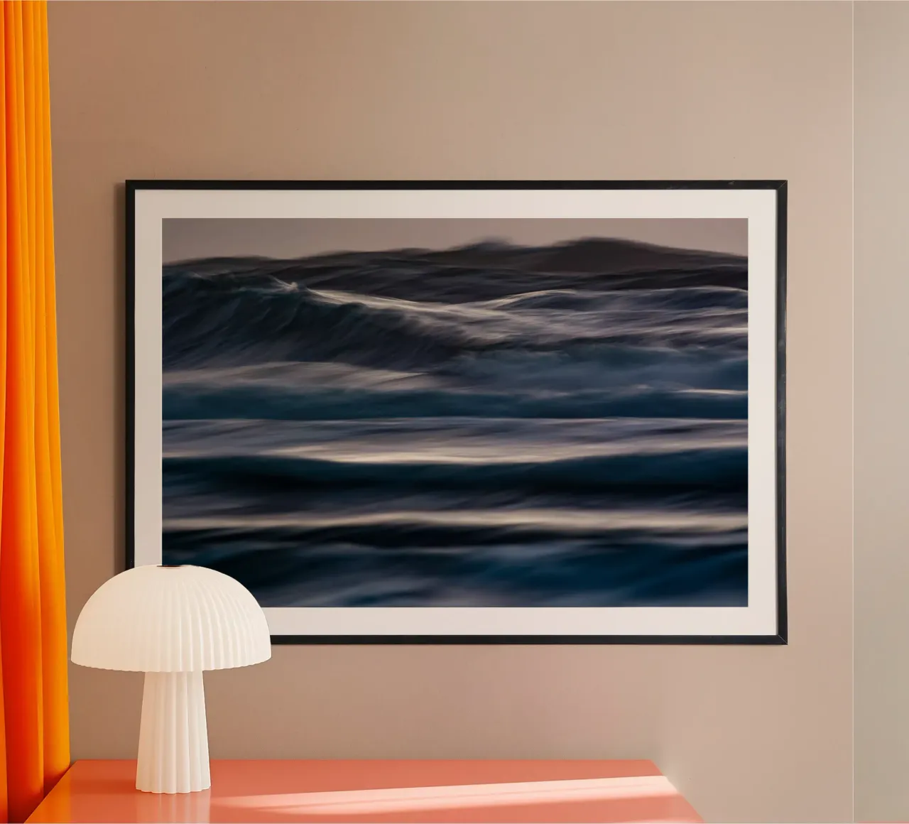 L'unicità delle onde XXIX poster con telaio in legno da Tal Paz-Fridman