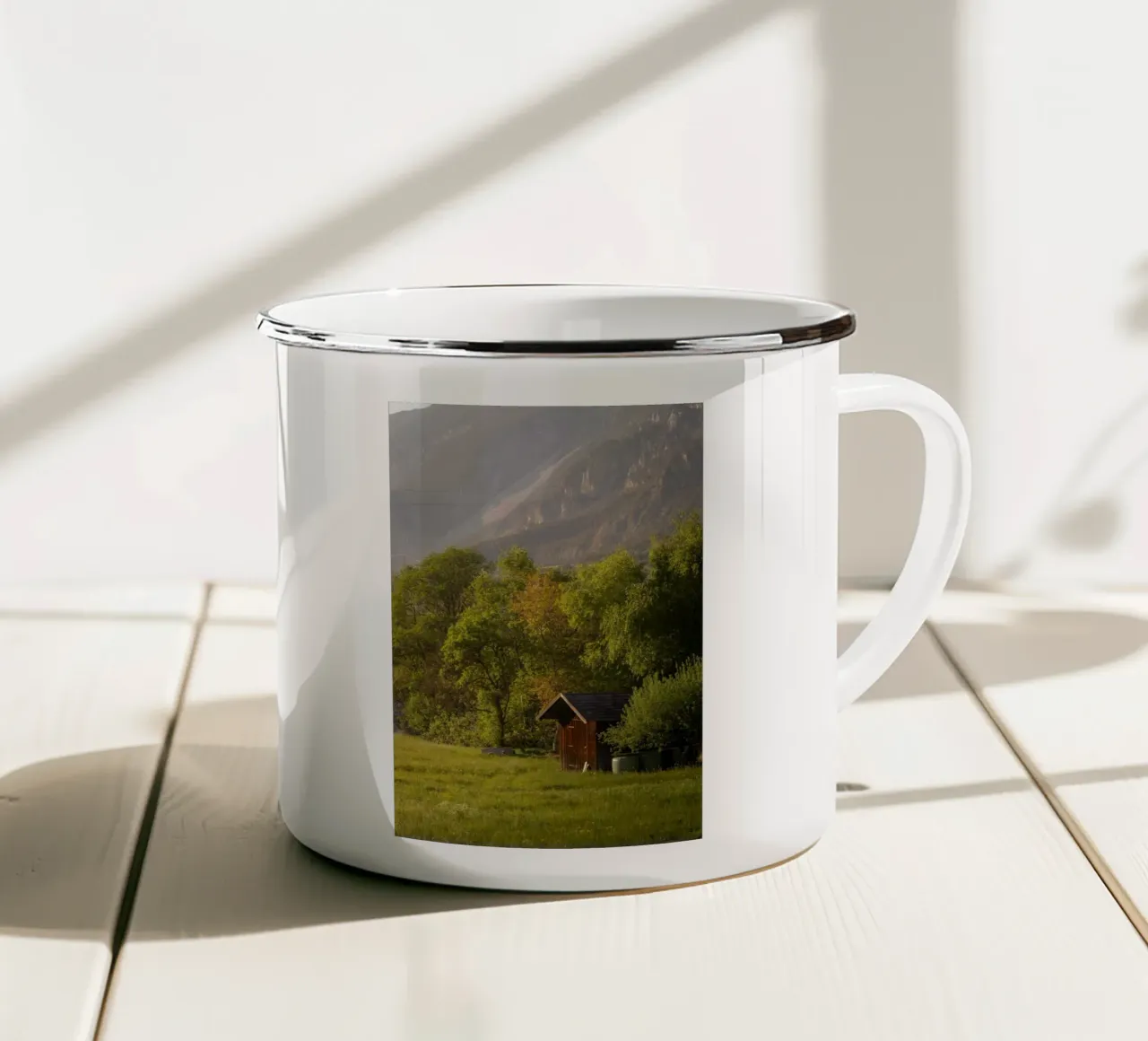 house covered by forest tazza in smalto da comura