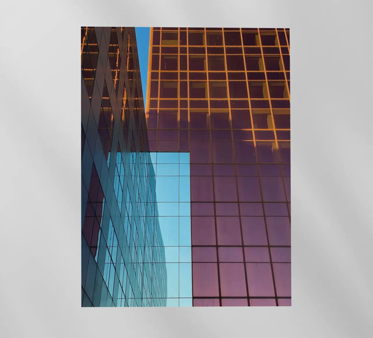 mirror the building pellicola backlit da comura