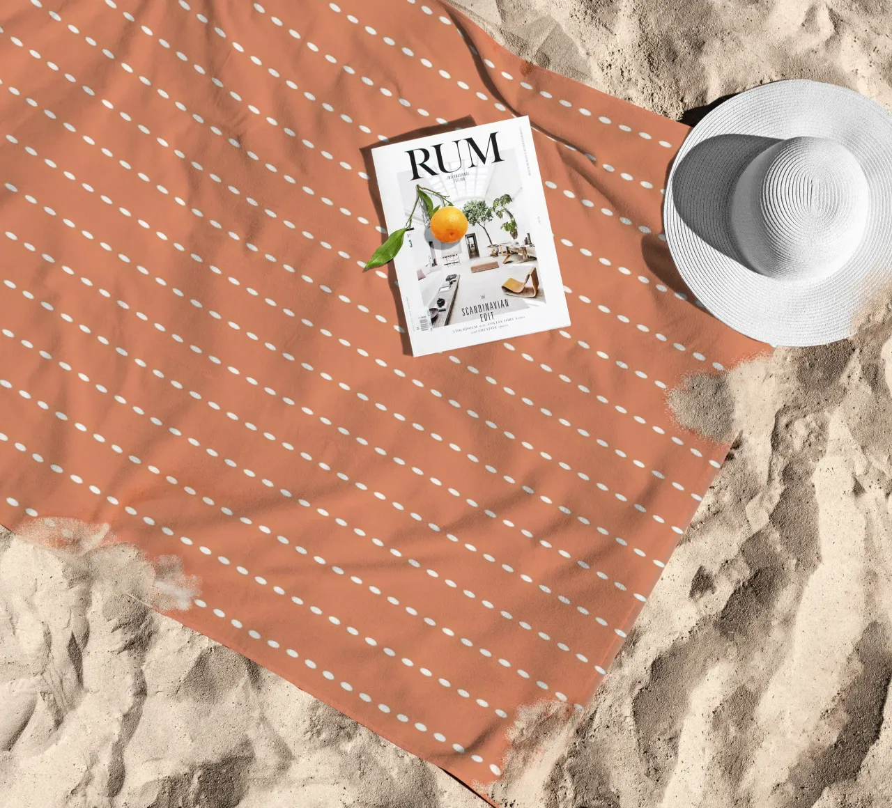 Minimal scandinavo a righe punteggiate | Arancione terracotta telo mare da Beauty in Simplicity