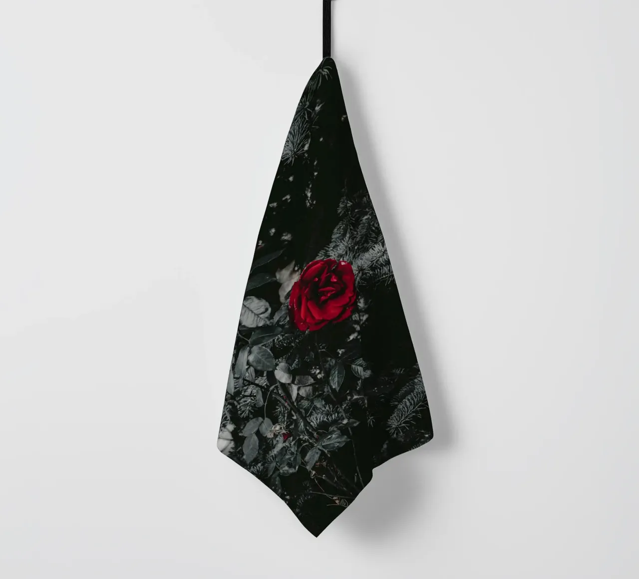 red rose in black shade canovaccio da cucina da comura