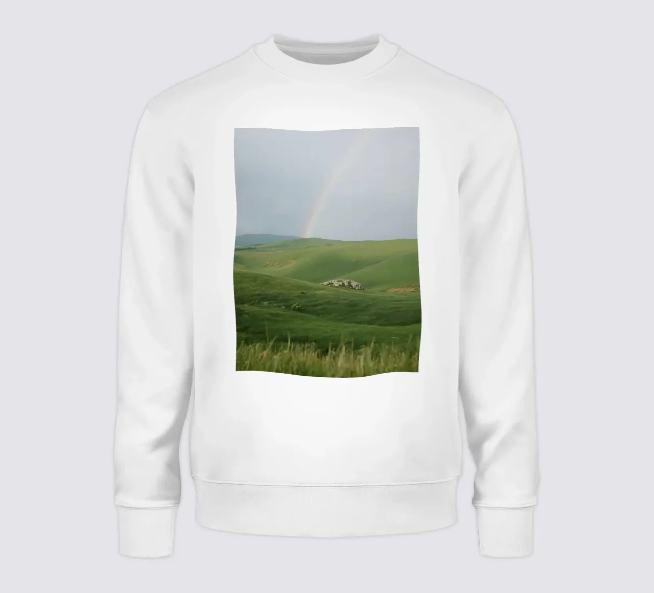 Colline verdi con arcobaleno e rocce felpa da DesignDoodle