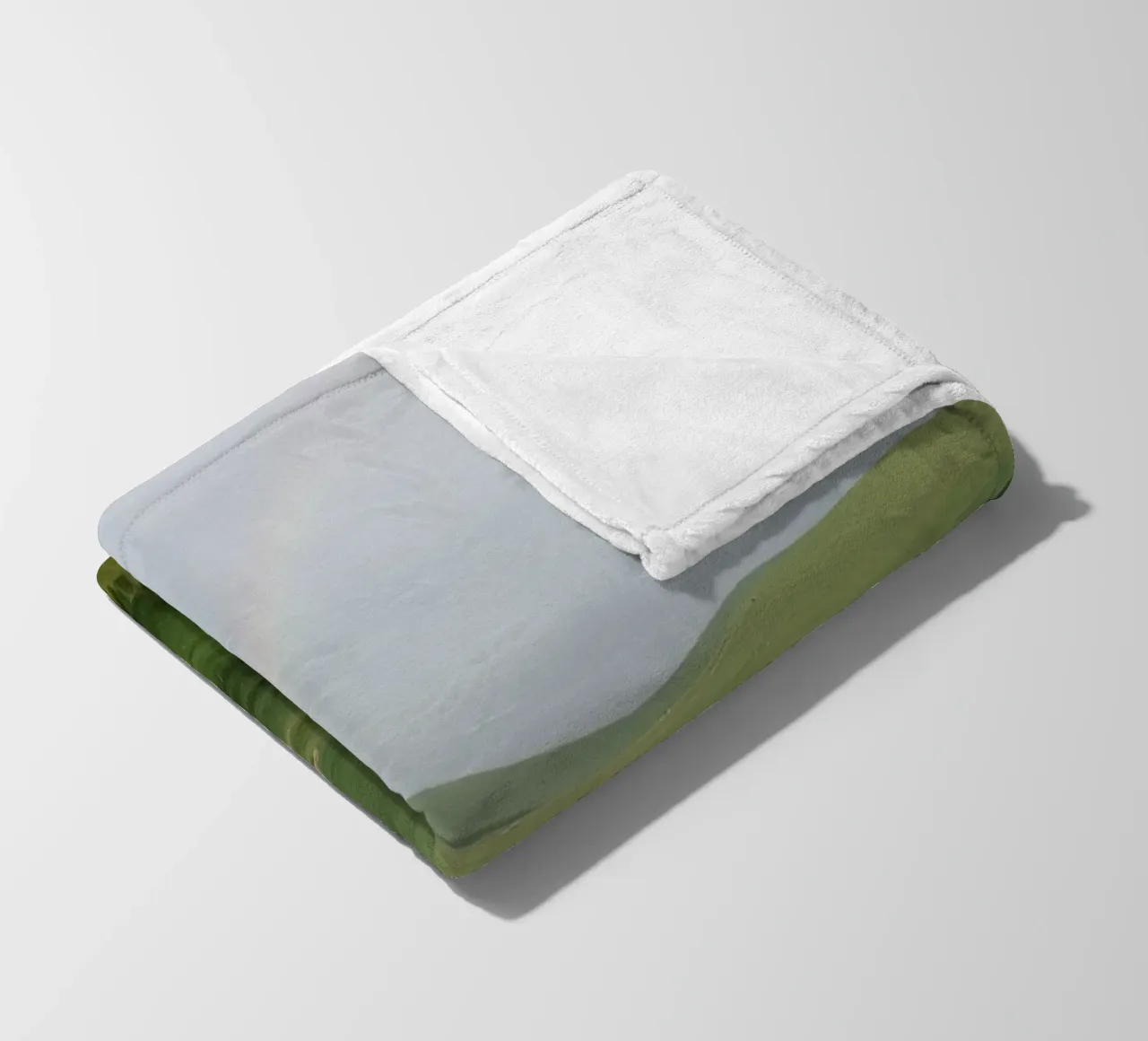 Colline verdi con arcobaleno e rocce coperta in pile da DesignDoodle