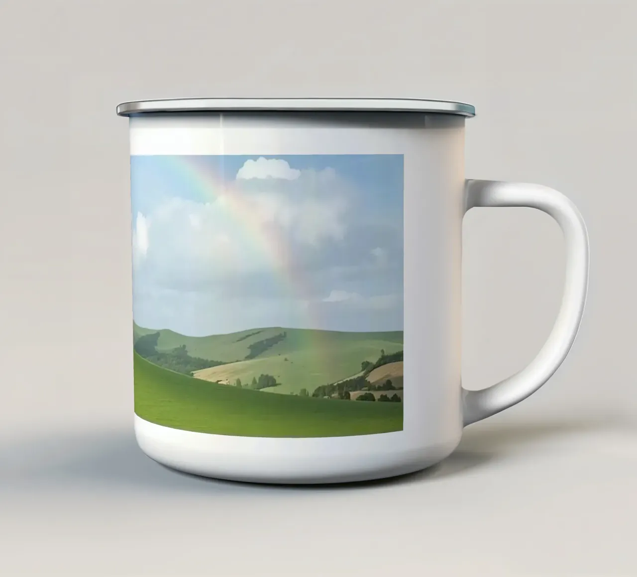 Colline verdi con arcobaleno tazza in smalto da DesignDoodle