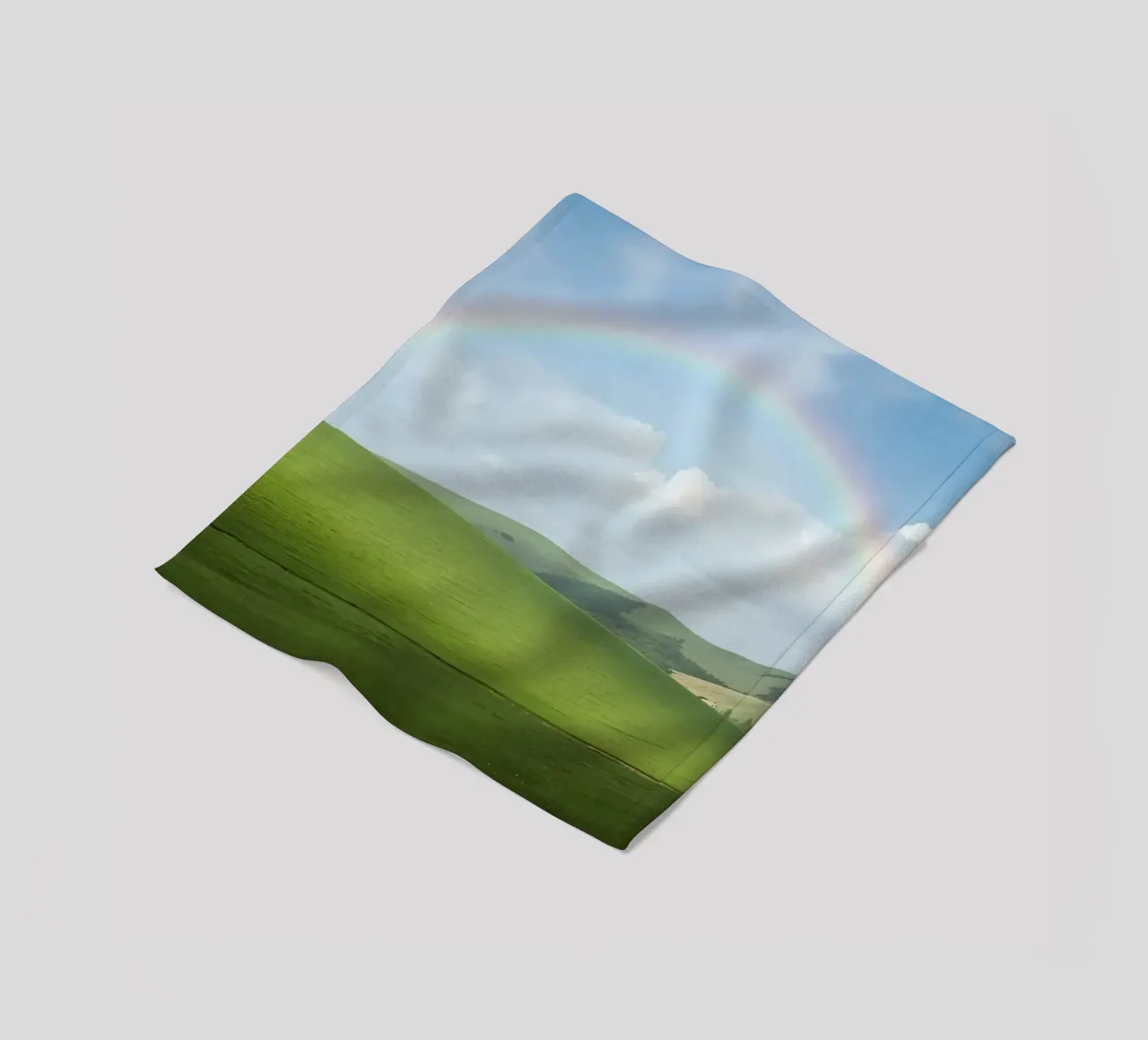 Colline verdi con arcobaleno coperta in pile da DesignDoodle
