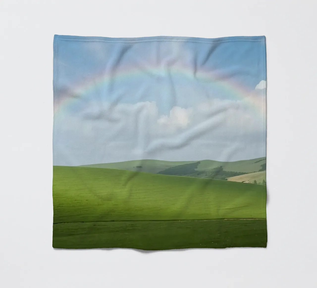 Colline verdi con arcobaleno coperta in pile da DesignDoodle