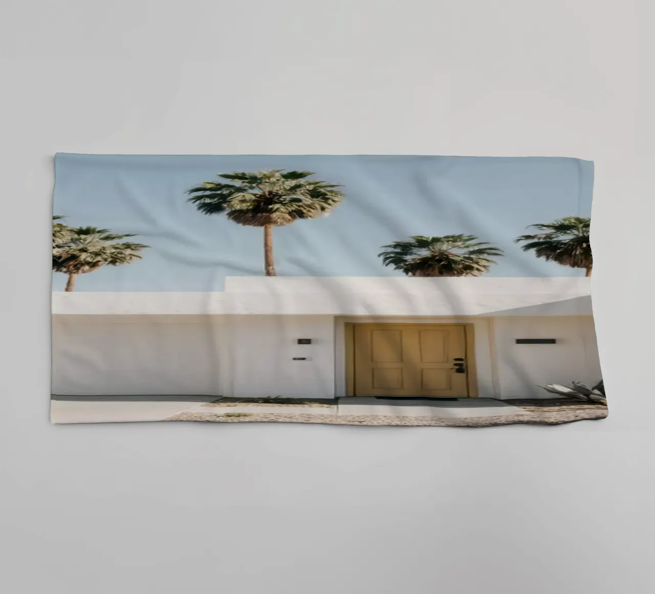 Minimalist Palm Springs House Handtuch von Attaboy Dsgn
