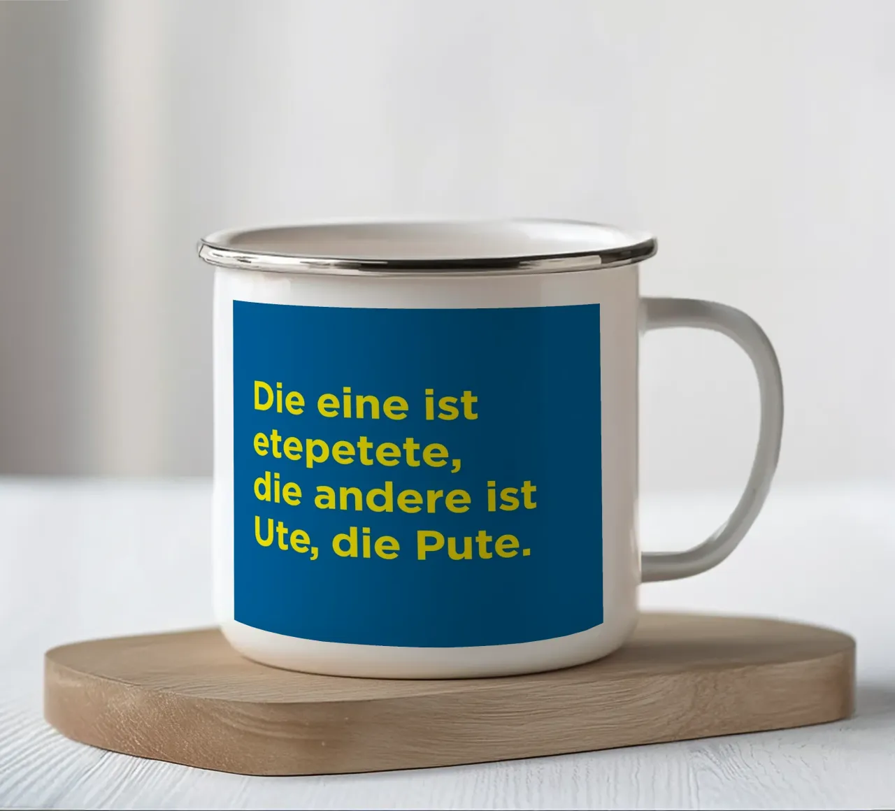 Ute, die Pute. tazza in smalto da Art Fart