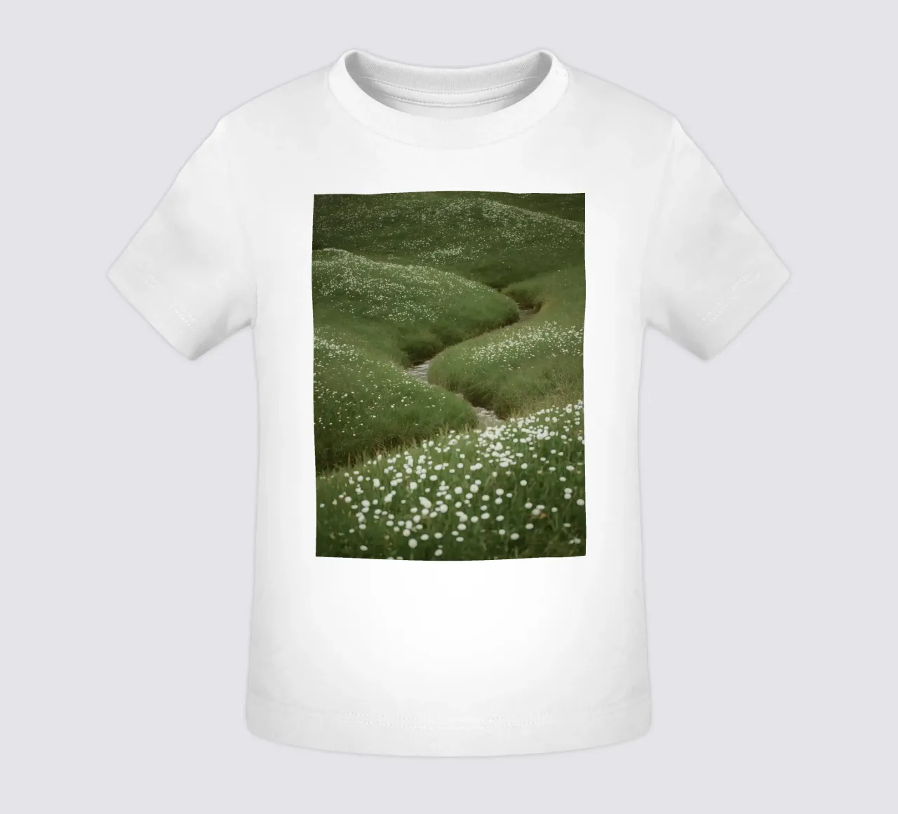 Verdi colline ondulate con ruscello e fiori selvatici maglietta neonato da DesignDoodle