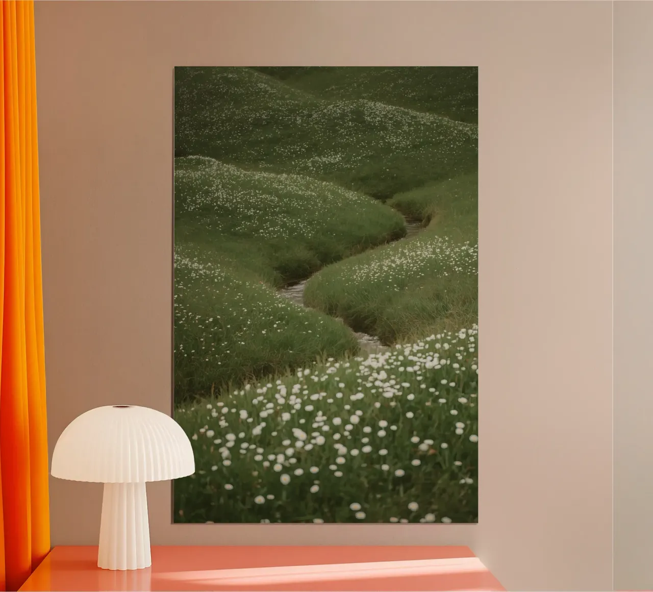 Verdi colline ondulate con ruscello e fiori selvatici carta hahnemühle da DesignDoodle