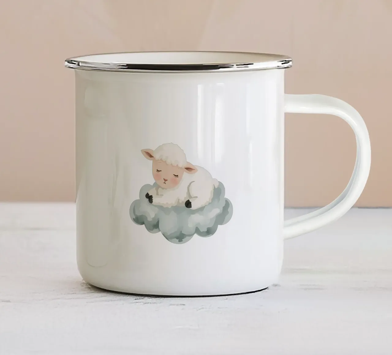 Agnello che dorme su una nuvola tazza in smalto da DesignDoodle