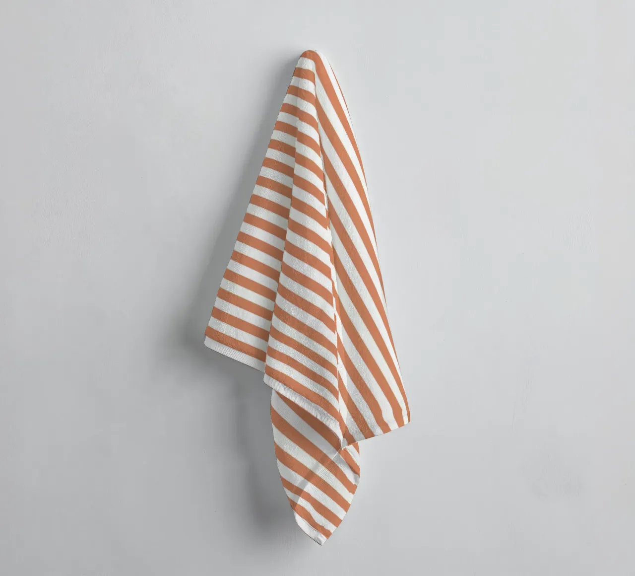 Basic Classic Bold Stripes 2 | Weiß und Terrakotta Orange Handtuch von Beauty in Simplicity