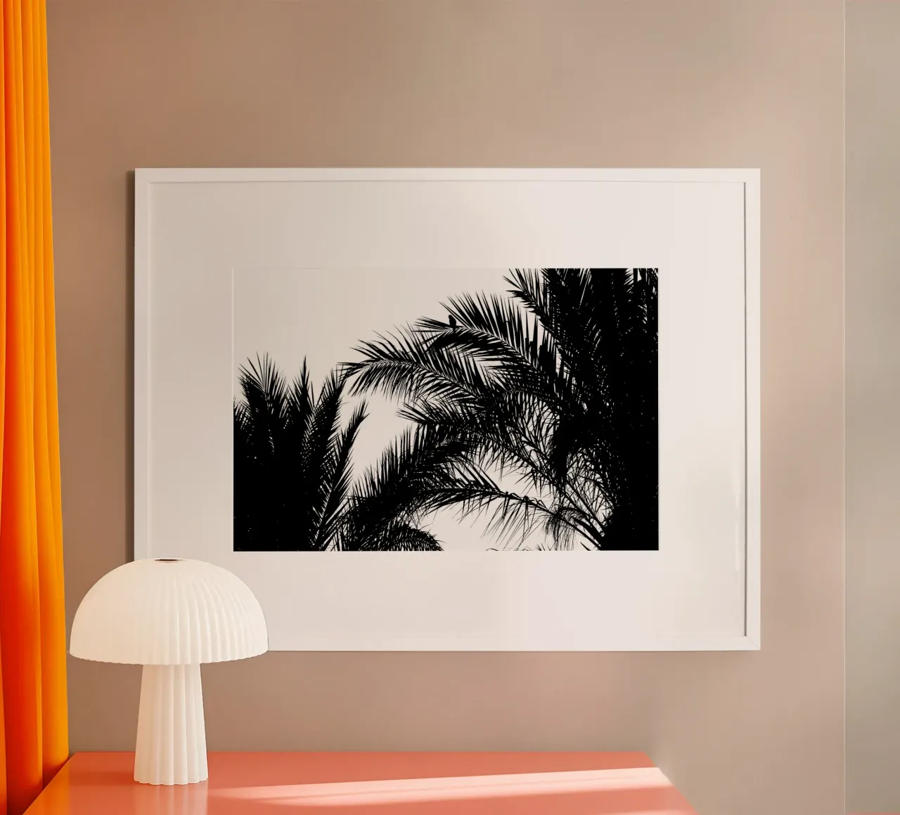 Attesa II poster con telaio in legno da Tal Paz-Fridman