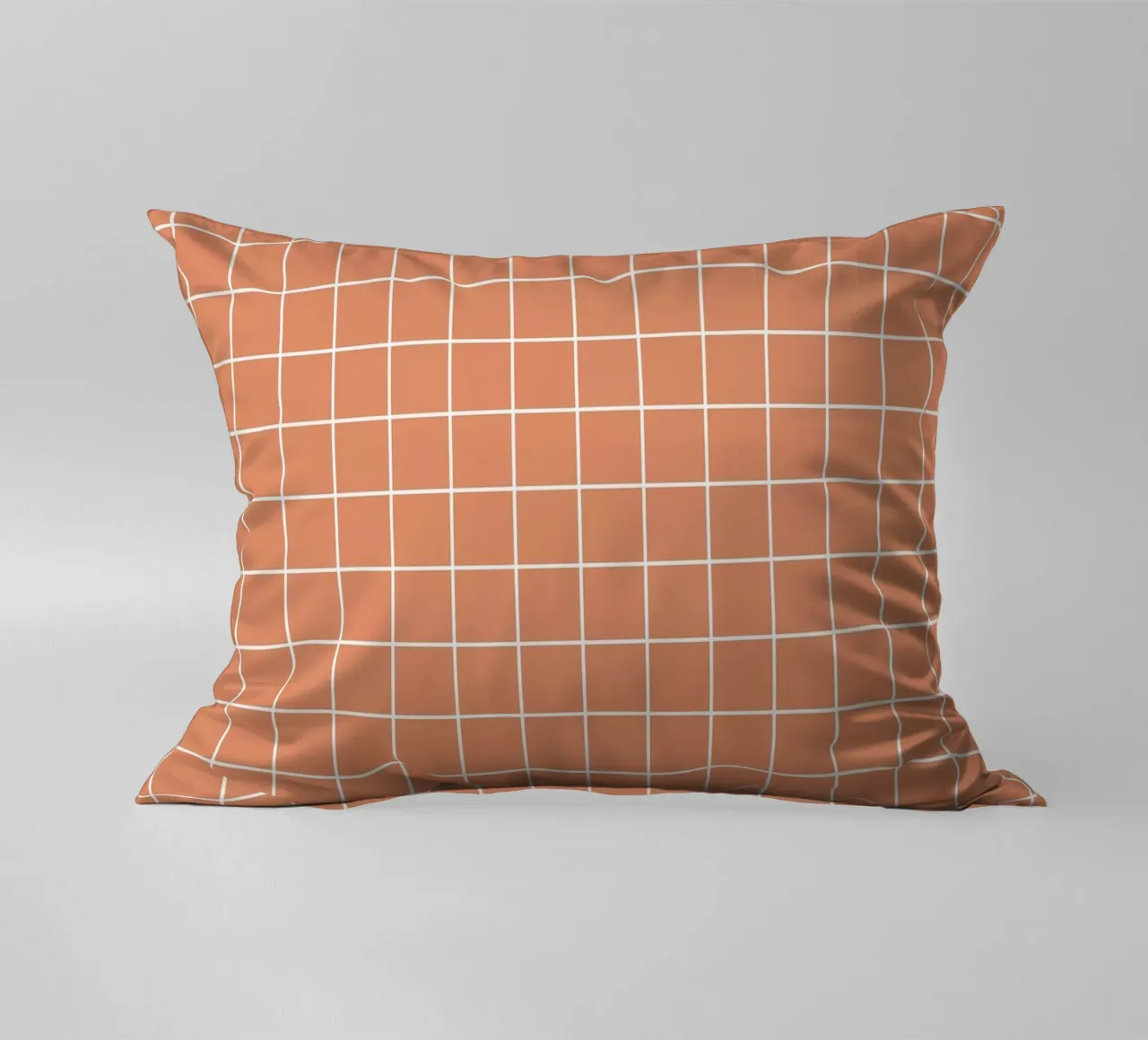Griglia classica minimalista di base - Bianco su arancione terracotta cuscino da Beauty in Simplicity
