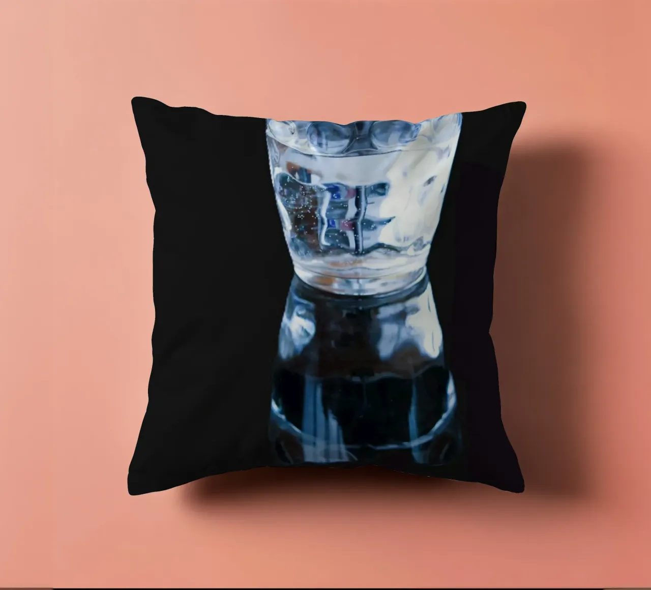 Il bicchiere d'acqua cuscino da Alexandra Joseph Fotomomente