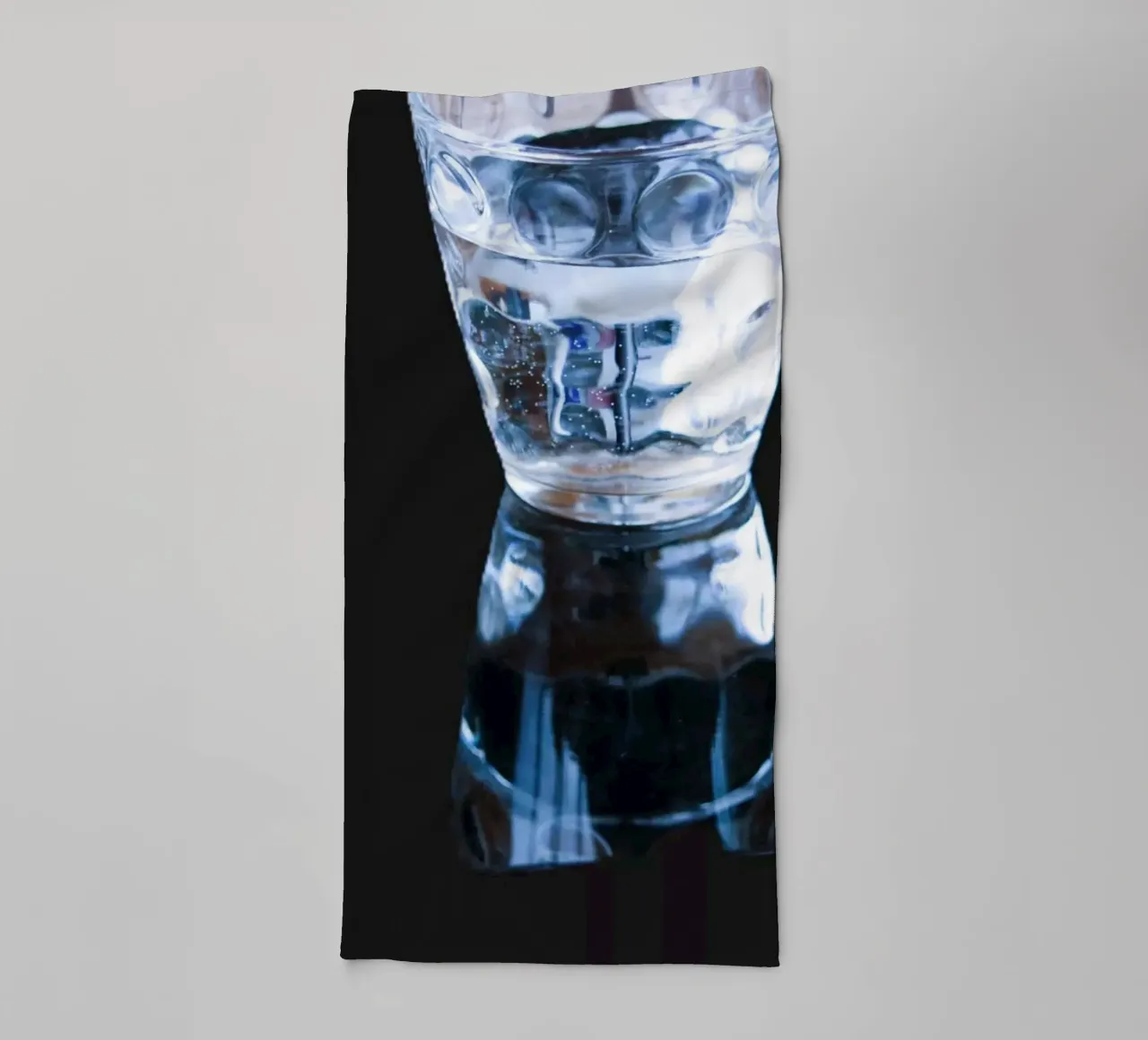 Il bicchiere d'acqua asciugamano da bagno da Alexandra Joseph Fotomomente