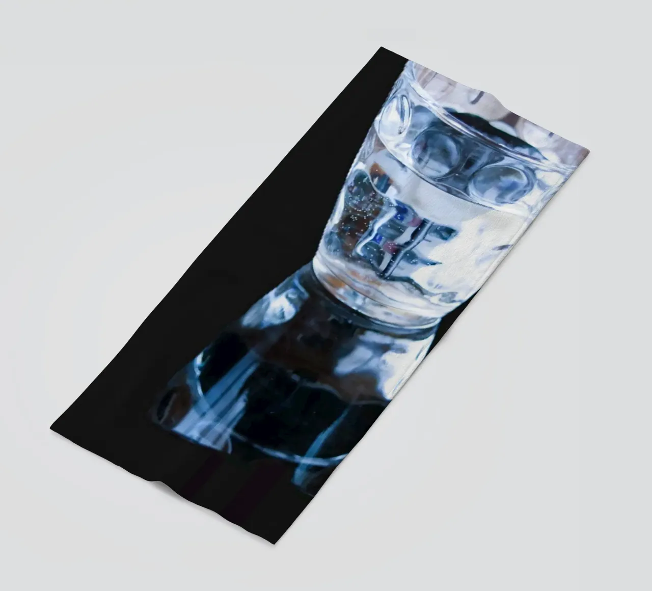 The water glass beach towel by Alexandra Joseph Fotomomente