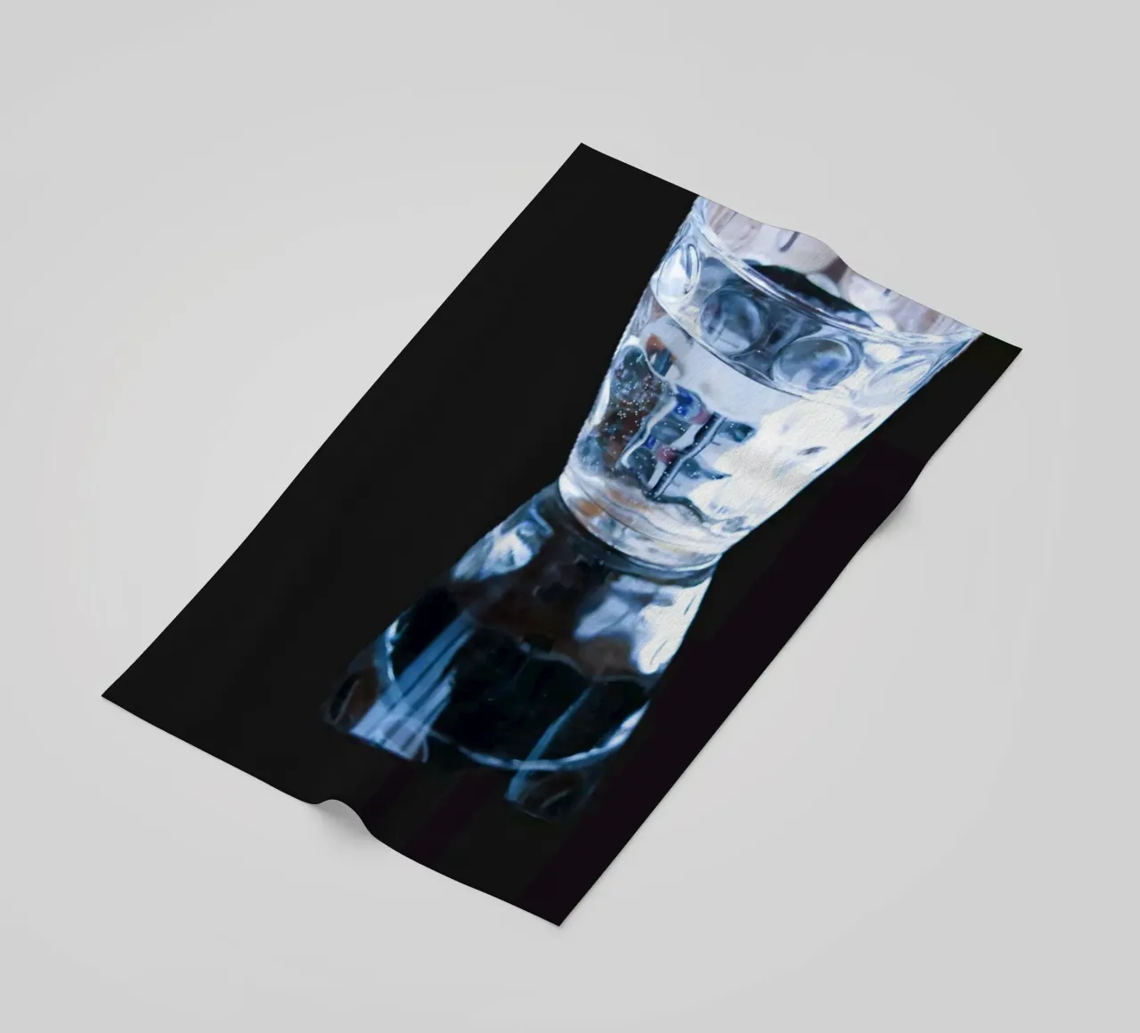 The water glass beach towel by Alexandra Joseph Fotomomente