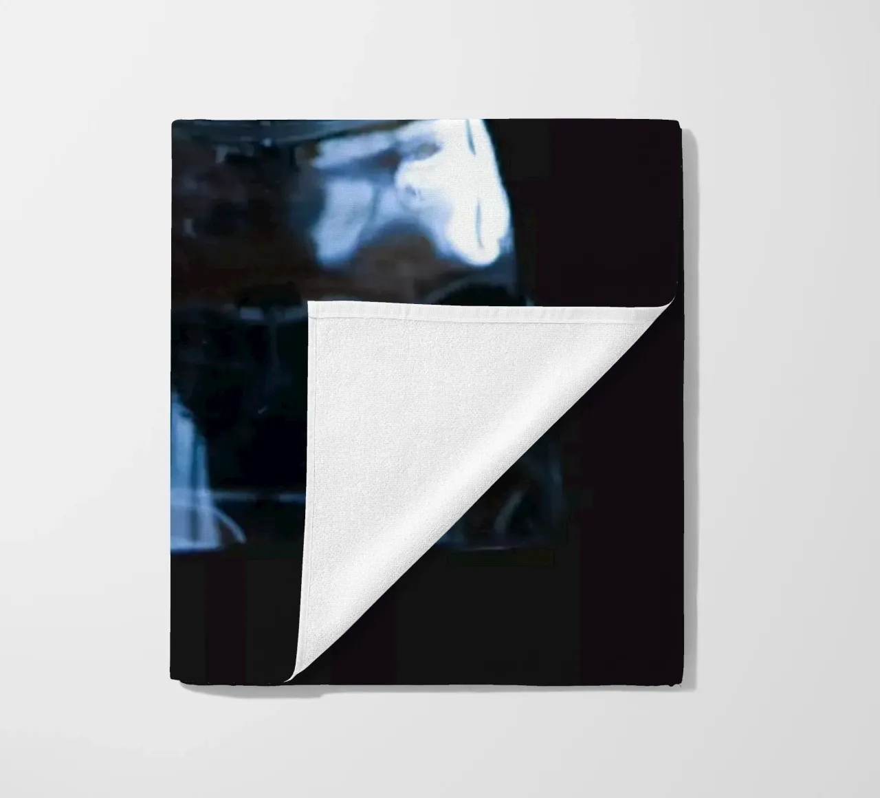 The water glass beach towel by Alexandra Joseph Fotomomente
