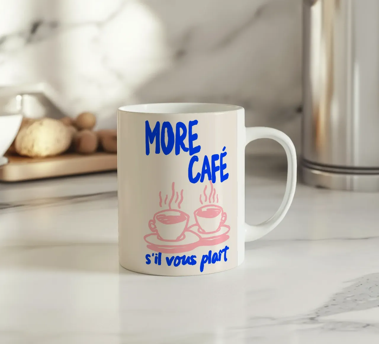 Più Café s'il vous plaît - Poster sul caffè francese tazza in ceramica da Studio Sori