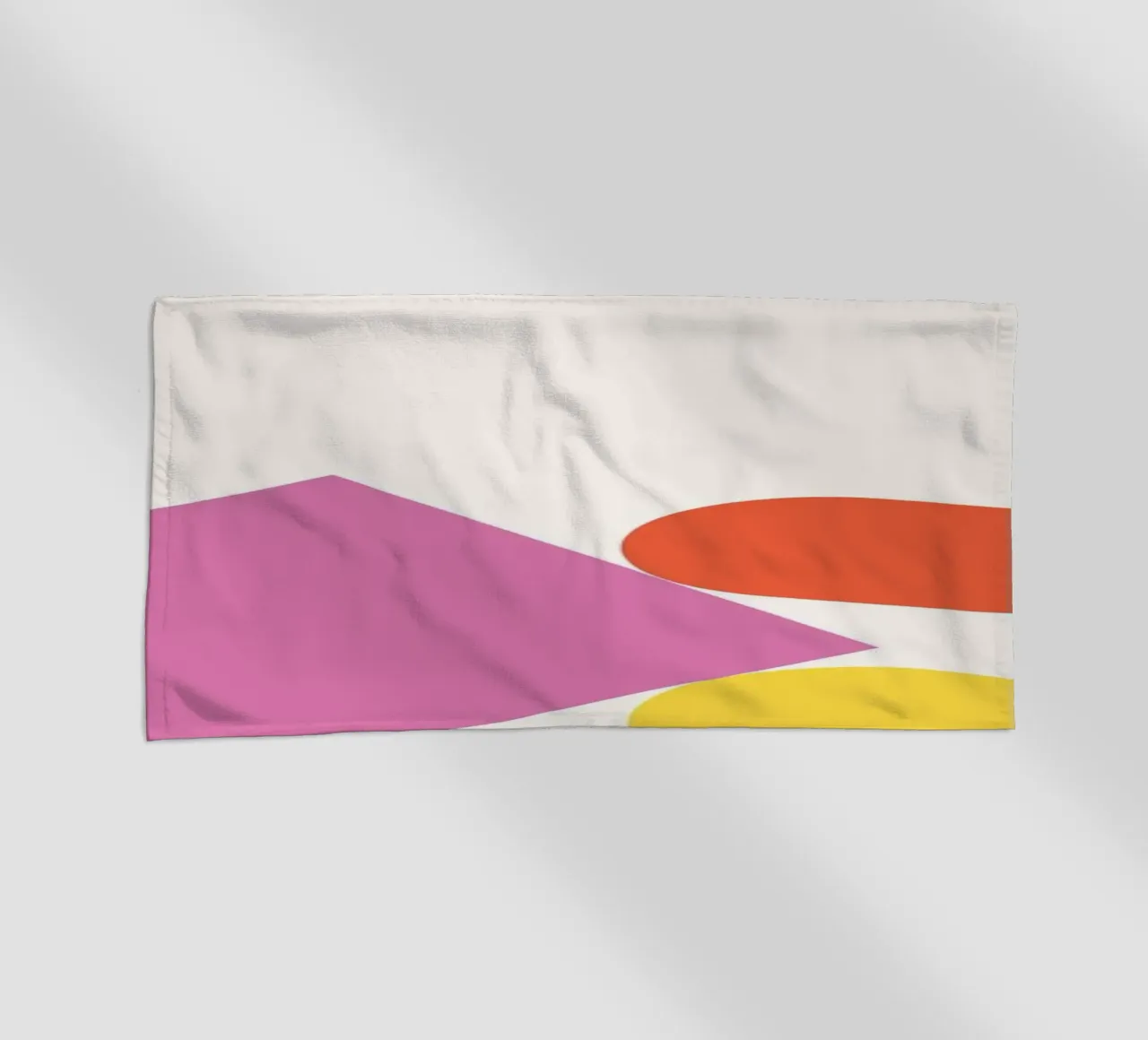 Forme geometriche colorate impilate telo mare da galihstudio