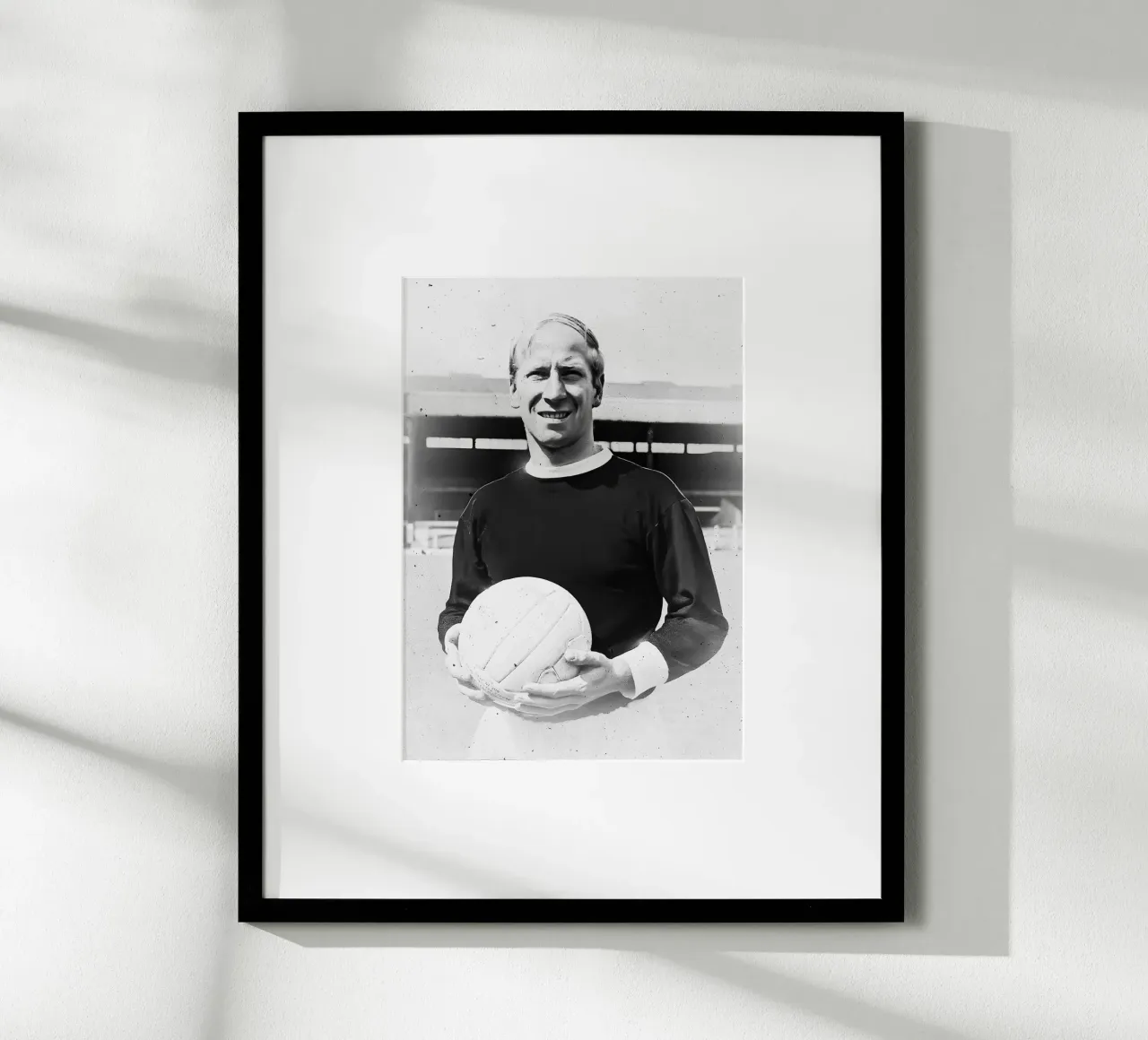 Sir Bobby Charlton. carta hahnemühle da Low poly art