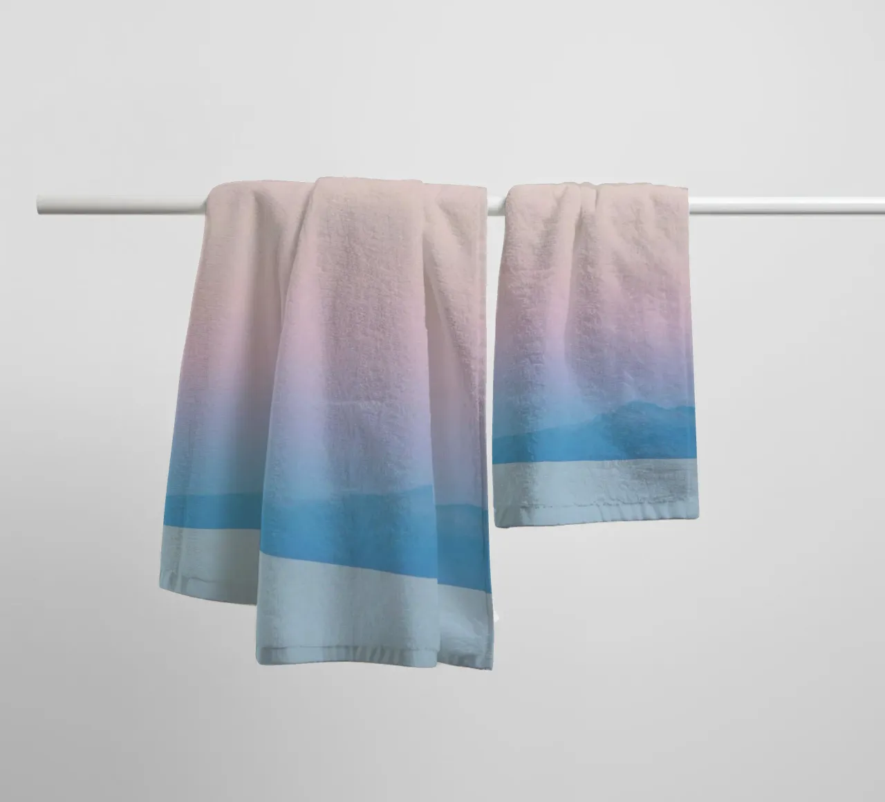 gradient sky and mountain asciugamano da bagno da comura